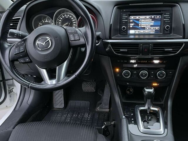 Білий Мазда 6, об'ємом двигуна 2 л та пробігом 120 тис. км за 11000 $, фото 4 на Automoto.ua