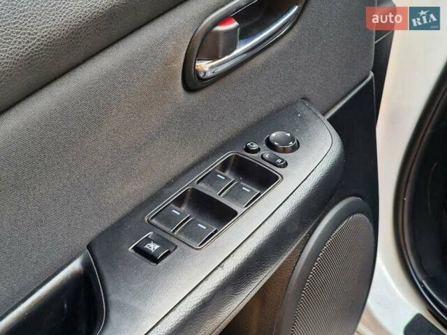 Білий Мазда 6, об'ємом двигуна 2 л та пробігом 234 тис. км за 5200 $, фото 29 на Automoto.ua