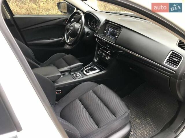 Білий Мазда 6, об'ємом двигуна 2 л та пробігом 163 тис. км за 12150 $, фото 7 на Automoto.ua