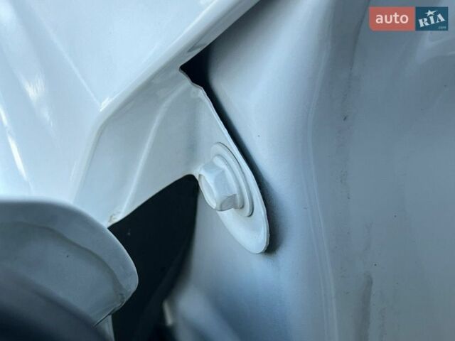 Белый Мазда 6, объемом двигателя 2.18 л и пробегом 253 тыс. км за 11200 $, фото 26 на Automoto.ua