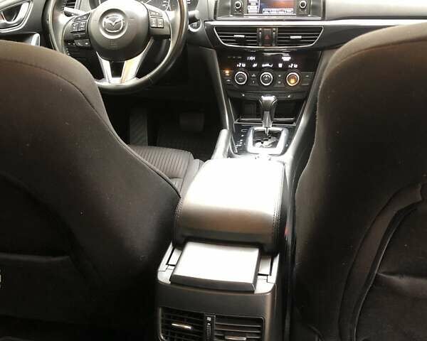 Білий Мазда 6, об'ємом двигуна 2 л та пробігом 163 тис. км за 12150 $, фото 8 на Automoto.ua