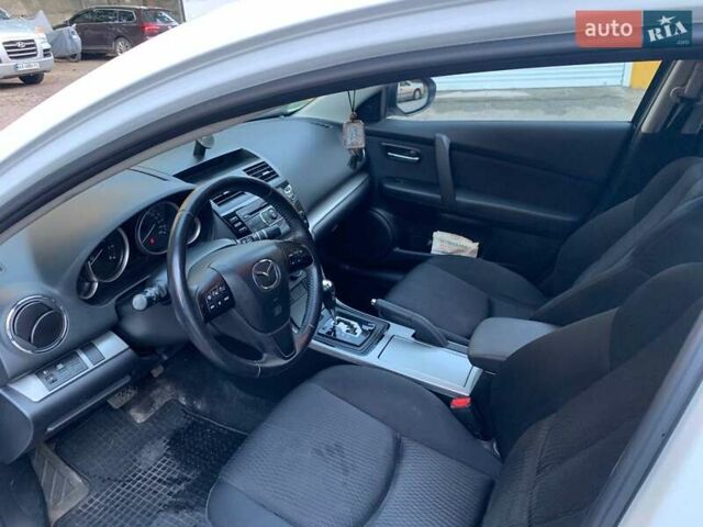 Белый Мазда 6, объемом двигателя 2 л и пробегом 122 тыс. км за 10500 $, фото 6 на Automoto.ua