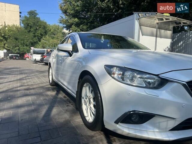 Білий Мазда 6, об'ємом двигуна 2 л та пробігом 171 тис. км за 11000 $, фото 3 на Automoto.ua