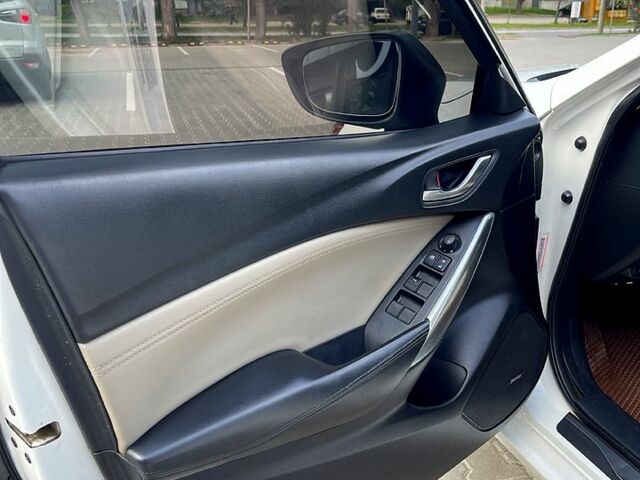 Білий Мазда 6, об'ємом двигуна 2.5 л та пробігом 168 тис. км за 10999 $, фото 5 на Automoto.ua