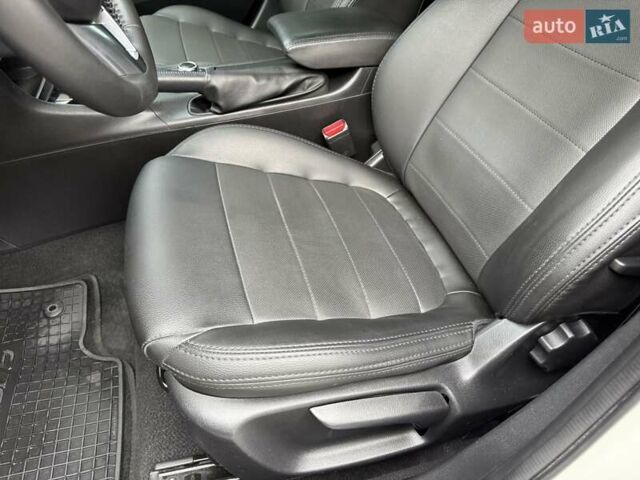 Білий Мазда 6, об'ємом двигуна 2 л та пробігом 145 тис. км за 12900 $, фото 59 на Automoto.ua