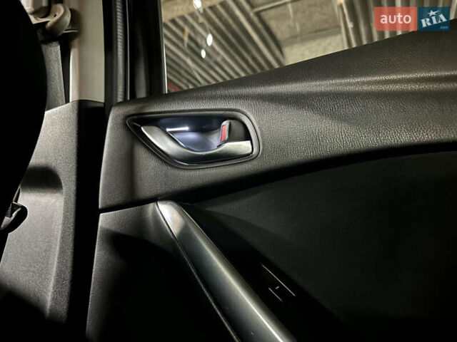 Белый Мазда 6, объемом двигателя 2.49 л и пробегом 203 тыс. км за 13000 $, фото 12 на Automoto.ua