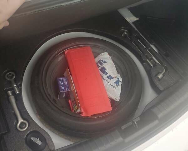 Белый Мазда 6, объемом двигателя 2.49 л и пробегом 213 тыс. км за 12000 $, фото 12 на Automoto.ua