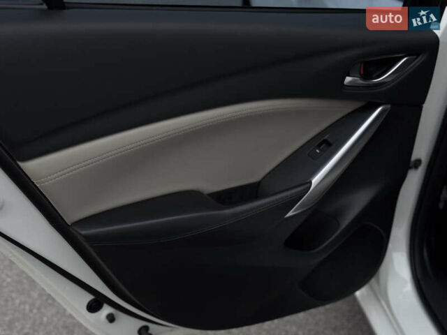 Белый Мазда 6, объемом двигателя 2.5 л и пробегом 152 тыс. км за 10800 $, фото 29 на Automoto.ua