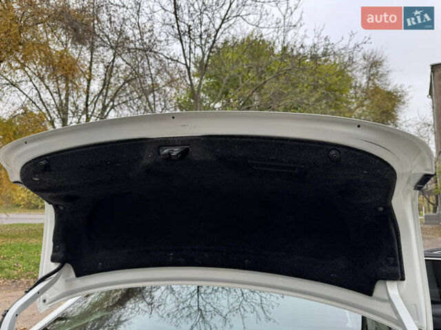 Белый Мазда 6, объемом двигателя 2.49 л и пробегом 120 тыс. км за 11600 $, фото 27 на Automoto.ua