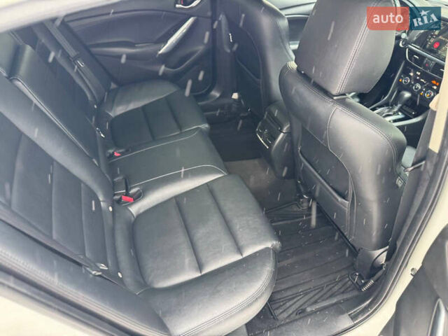 Белый Мазда 6, объемом двигателя 2.5 л и пробегом 170 тыс. км за 11000 $, фото 18 на Automoto.ua