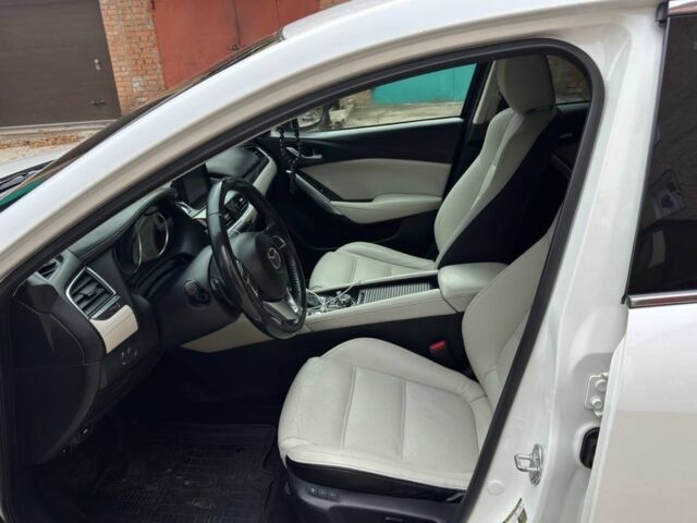 Мазда 6 2015 у Умани на Automoto.ua Білий Мазда 6, об'ємом двигуна 2.5 л та пробігом 170 тис. км за 13300 $, фото 5 на Automoto.ua