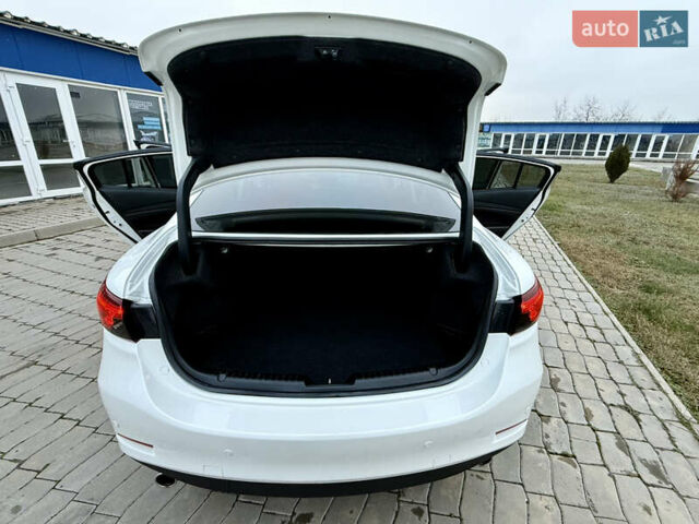 Білий Мазда 6, об'ємом двигуна 2.19 л та пробігом 143 тис. км за 12500 $, фото 10 на Automoto.ua