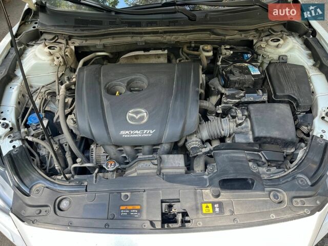 Білий Мазда 6, об'ємом двигуна 2 л та пробігом 79 тис. км за 15500 $, фото 10 на Automoto.ua