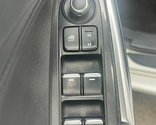 Белый Мазда 6, объемом двигателя 2.5 л и пробегом 142 тыс. км за 13000 $, фото 12 на Automoto.ua