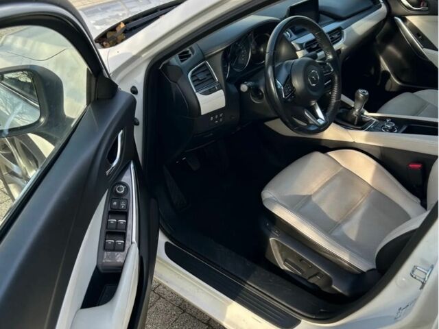 Белый Мазда 6, объемом двигателя 2 л и пробегом 78 тыс. км за 8000 $, фото 4 на Automoto.ua