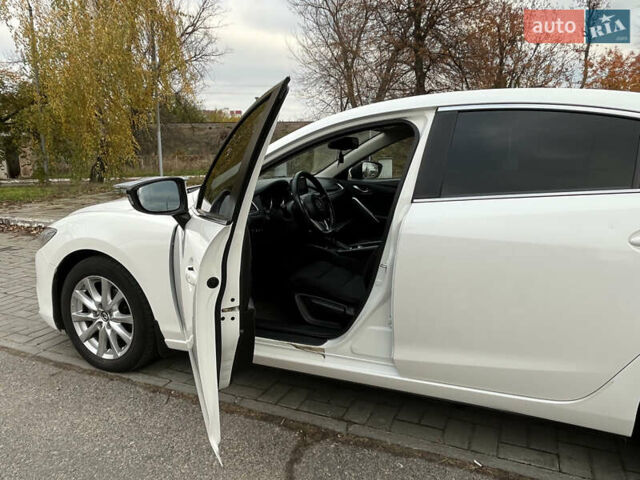 Білий Мазда 6, об'ємом двигуна 2 л та пробігом 200 тис. км за 15200 $, фото 7 на Automoto.ua