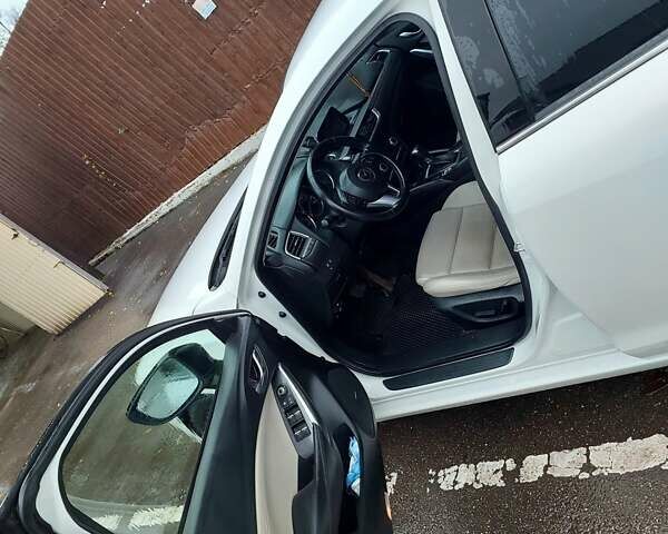 Белый Мазда 6, объемом двигателя 2.49 л и пробегом 145 тыс. км за 12000 $, фото 2 на Automoto.ua