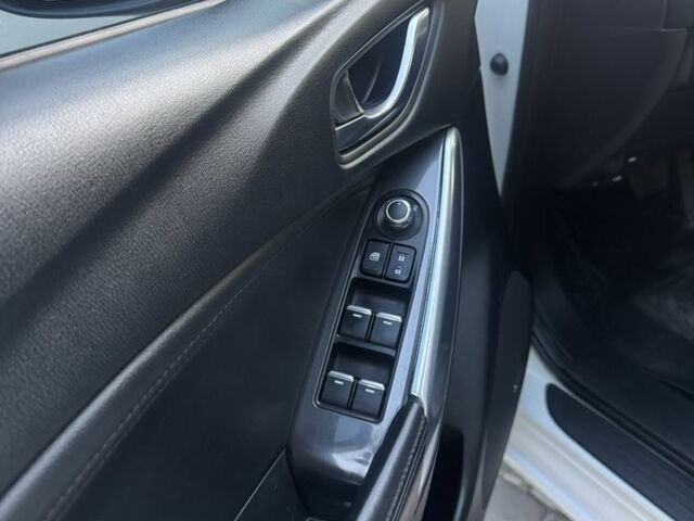 Білий Мазда 6, об'ємом двигуна 0 л та пробігом 187 тис. км за 15000 $, фото 14 на Automoto.ua