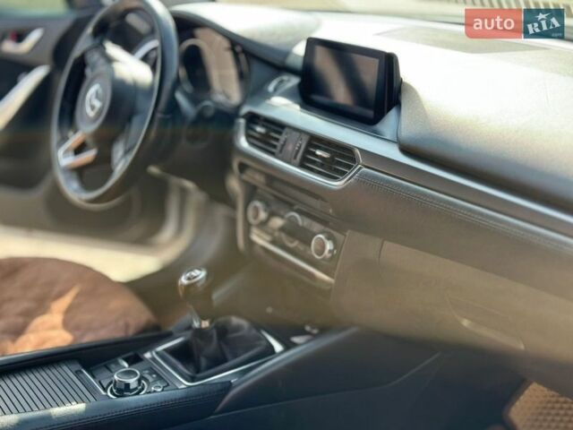 Білий Мазда 6, об'ємом двигуна 2.19 л та пробігом 66 тис. км за 15700 $, фото 17 на Automoto.ua