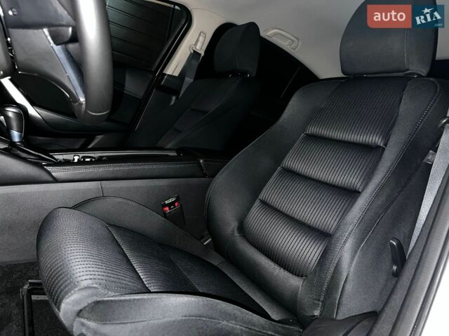 Белый Мазда 6, объемом двигателя 2 л и пробегом 204 тыс. км за 13350 $, фото 53 на Automoto.ua
