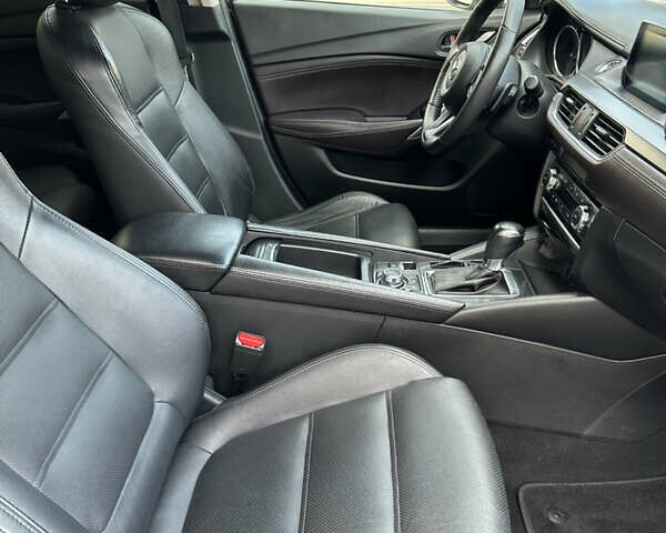 Белый Мазда 6, объемом двигателя 2.19 л и пробегом 190 тыс. км за 15500 $, фото 10 на Automoto.ua