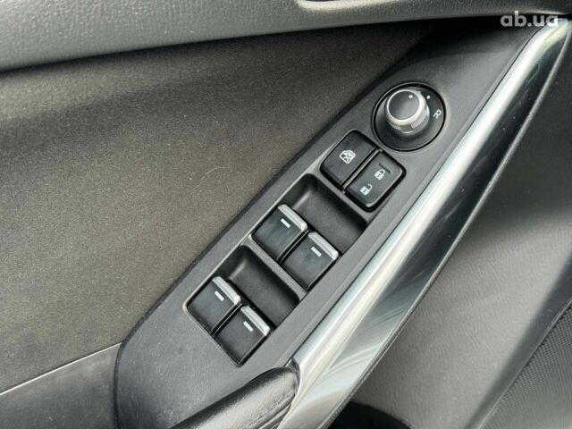 Белый Мазда 6, объемом двигателя 2.5 л и пробегом 125 тыс. км за 13890 $, фото 12 на Automoto.ua