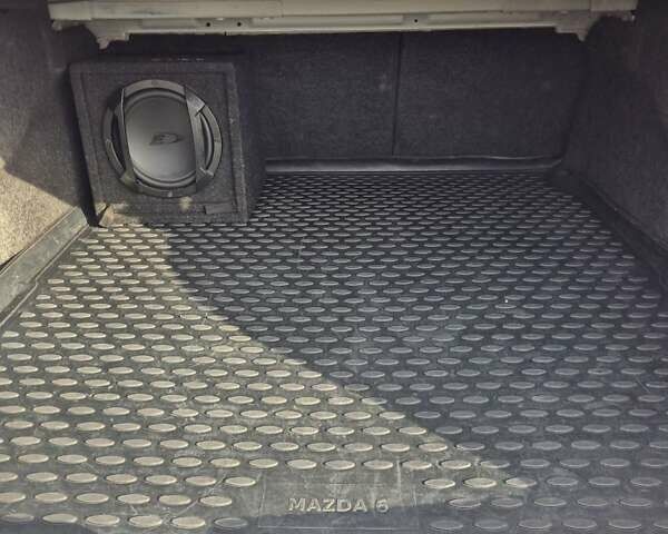 Білий Мазда 6, об'ємом двигуна 2 л та пробігом 105 тис. км за 16300 $, фото 7 на Automoto.ua