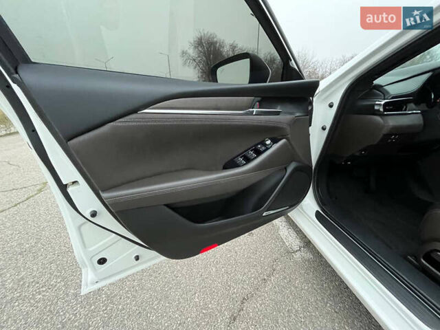 Белый Мазда 6, объемом двигателя 2.49 л и пробегом 70 тыс. км за 19999 $, фото 19 на Automoto.ua