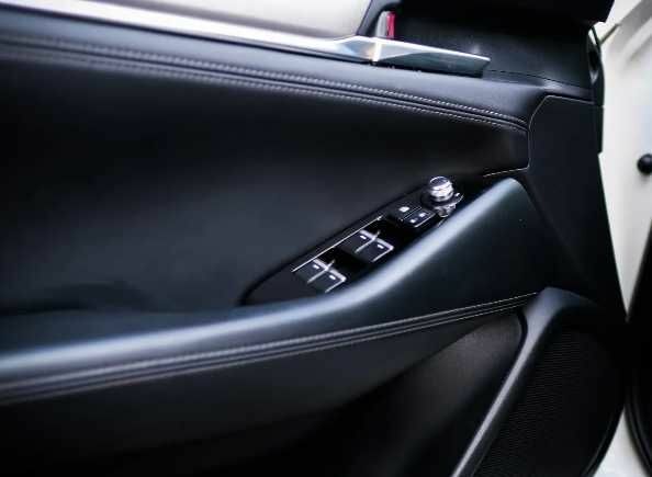 Білий Мазда 6, об'ємом двигуна 2.5 л та пробігом 48 тис. км за 11000 $, фото 8 на Automoto.ua