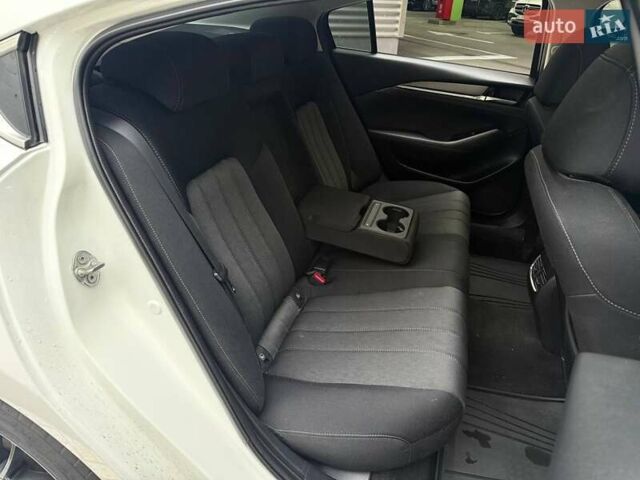 Белый Мазда 6, объемом двигателя 2 л и пробегом 121 тыс. км за 17990 $, фото 10 на Automoto.ua