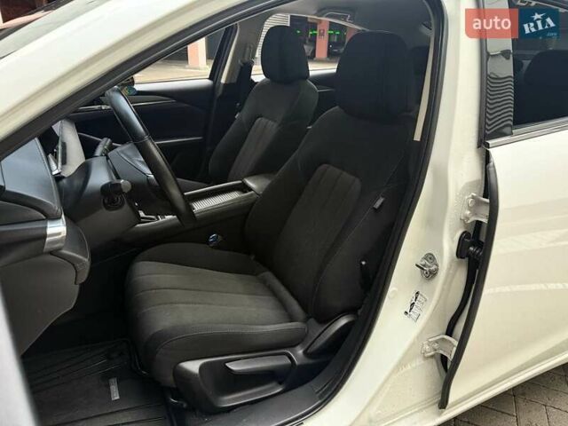 Белый Мазда 6, объемом двигателя 2 л и пробегом 122 тыс. км за 17490 $, фото 8 на Automoto.ua