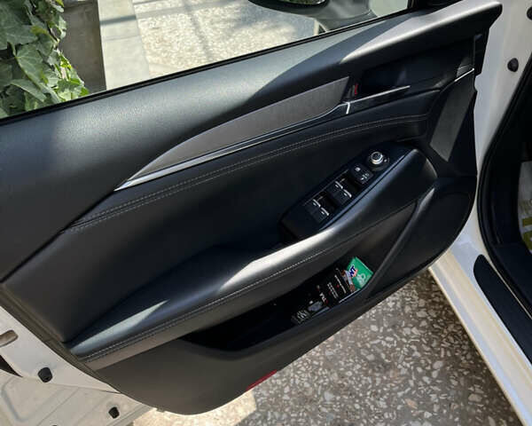 Белый Мазда 6, объемом двигателя 2 л и пробегом 112 тыс. км за 16500 $, фото 6 на Automoto.ua