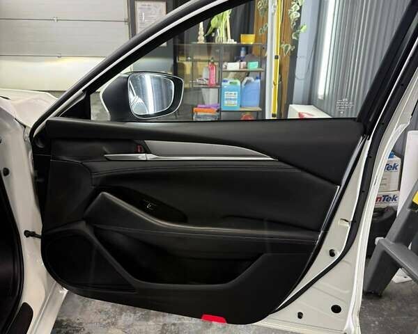 Белый Мазда 6, объемом двигателя 2 л и пробегом 127 тыс. км за 18000 $, фото 28 на Automoto.ua