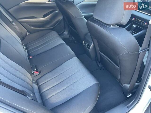 Білий Мазда 6, об'ємом двигуна 2 л та пробігом 18 тис. км за 23900 $, фото 16 на Automoto.ua