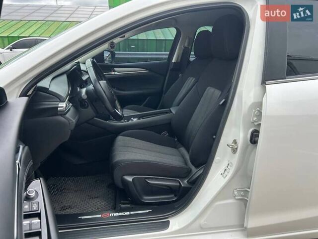 Білий Мазда 6, об'ємом двигуна 2 л та пробігом 22 тис. км за 23490 $, фото 8 на Automoto.ua
