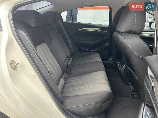 Білий Мазда 6, об'ємом двигуна 2 л та пробігом 22 тис. км за 23490 $, фото 10 на Automoto.ua