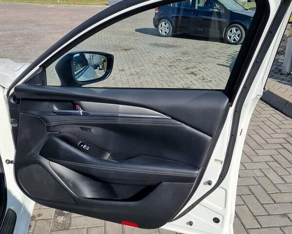Білий Мазда 6, об'ємом двигуна 2 л та пробігом 51 тис. км за 25500 $, фото 13 на Automoto.ua