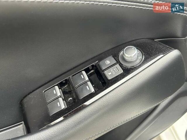 Білий Мазда 6, об'ємом двигуна 2 л та пробігом 22 тис. км за 23490 $, фото 14 на Automoto.ua
