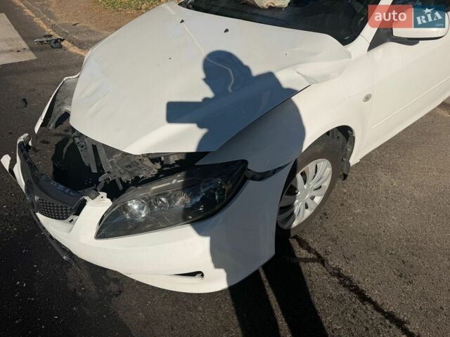 Білий Мазда 6, об'ємом двигуна 2 л та пробігом 338 тис. км за 1500 $, фото 11 на Automoto.ua