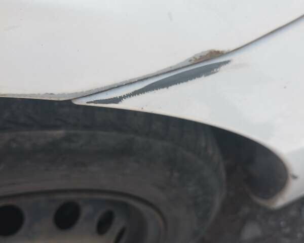 Белый Мазда 6, объемом двигателя 2 л и пробегом 290 тыс. км за 4200 $, фото 3 на Automoto.ua