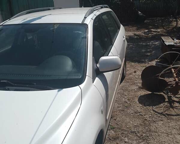 Белый Мазда 6, объемом двигателя 2 л и пробегом 290 тыс. км за 4200 $, фото 1 на Automoto.ua