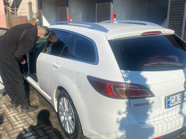 Белый Мазда 6, объемом двигателя 2.2 л и пробегом 220 тыс. км за 4400 $, фото 1 на Automoto.ua