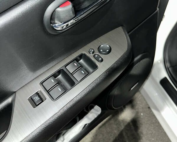 Белый Мазда 6, объемом двигателя 2.2 л и пробегом 202 тыс. км за 7900 $, фото 20 на Automoto.ua