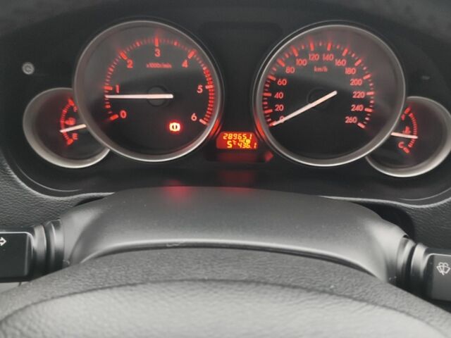 Білий Мазда 6, об'ємом двигуна 2 л та пробігом 289 тис. км за 7500 $, фото 5 на Automoto.ua