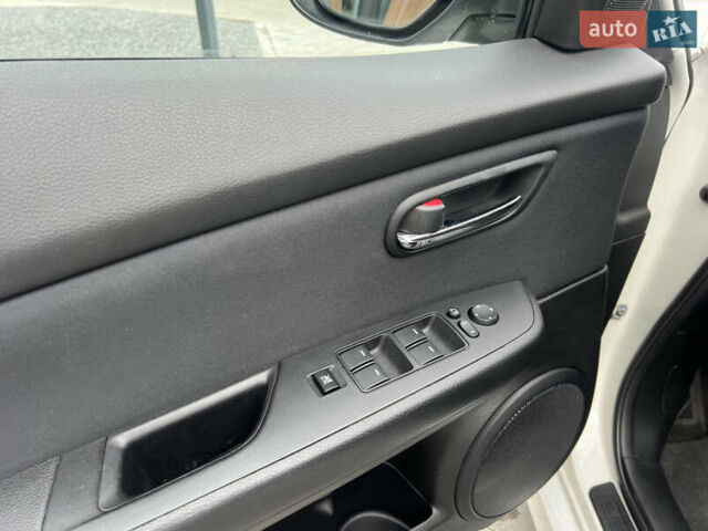 Мазда 6 2010 у Луцьку на Automoto.ua Білий Мазда 6, об'ємом двигуна 2 л та пробігом 204 тис. км за 7100 $, фото 33 на Automoto.ua