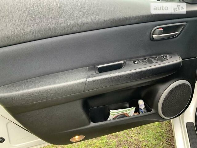 Білий Мазда 6, об'ємом двигуна 2.2 л та пробігом 235 тис. км за 6400 $, фото 4 на Automoto.ua