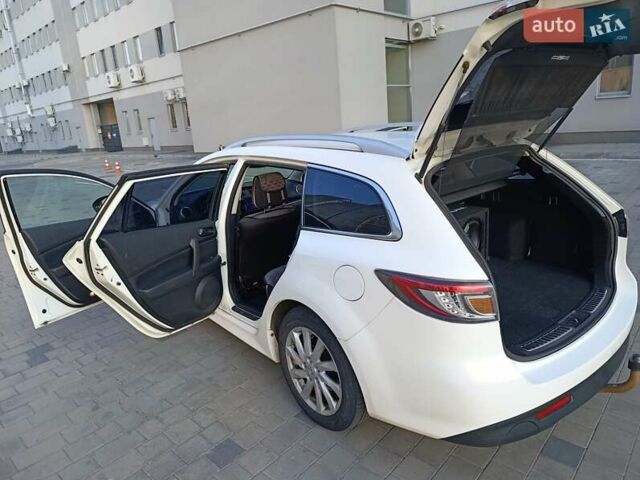 Белый Мазда 6, объемом двигателя 2.18 л и пробегом 299 тыс. км за 7500 $, фото 5 на Automoto.ua
