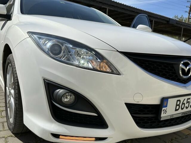 Белый Мазда 6, объемом двигателя 2 л и пробегом 177 тыс. км за 8500 $, фото 2 на Automoto.ua