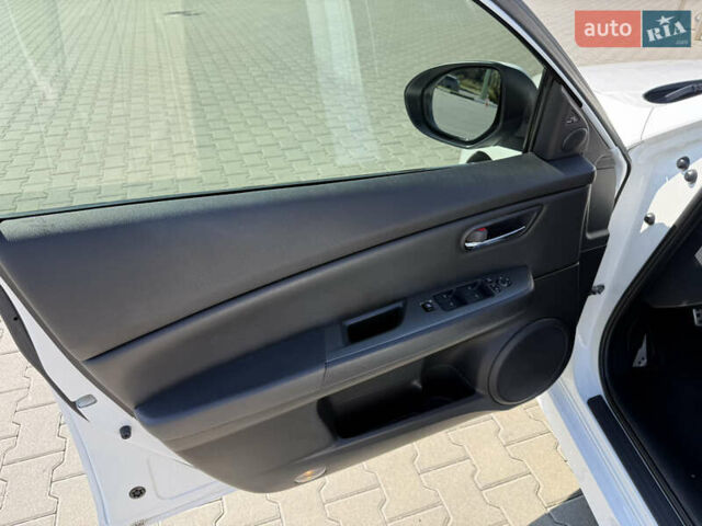 Білий Мазда 6, об'ємом двигуна 2.2 л та пробігом 231 тис. км за 7999 $, фото 11 на Automoto.ua