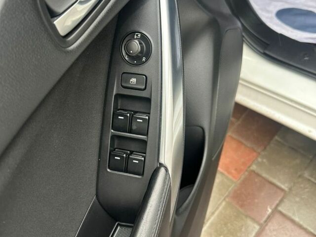 Білий Мазда 6, об'ємом двигуна 2.2 л та пробігом 200 тис. км за 12000 $, фото 10 на Automoto.ua